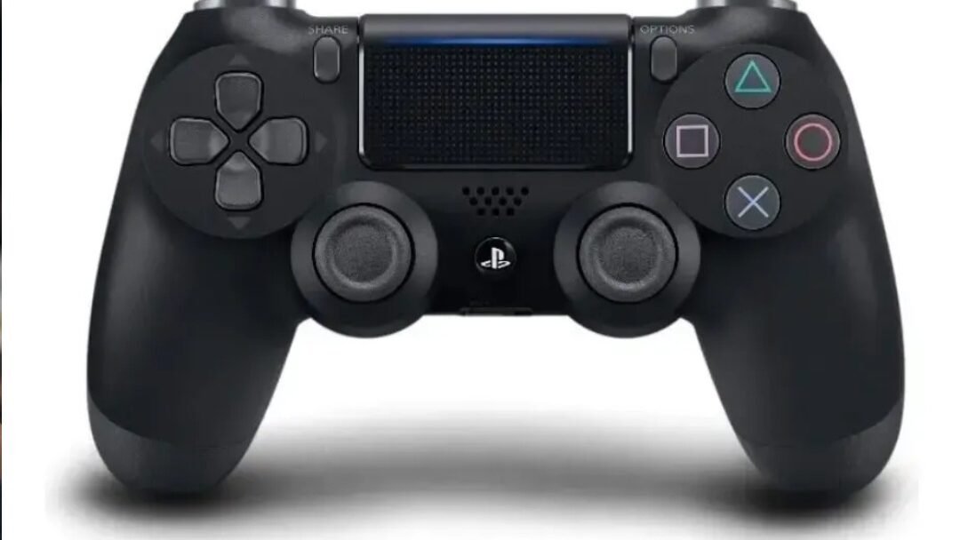 Controle DualShock 4 Oficial Sony para PlayStation 4 na cor preta destacando o touchpad central e os botões direcionais.